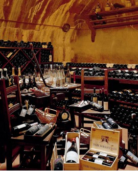 Degustazione vini e prodotti tipici umbri nell’ex cisterna dell’acqua piovana del monastero dei frati Cappuccini